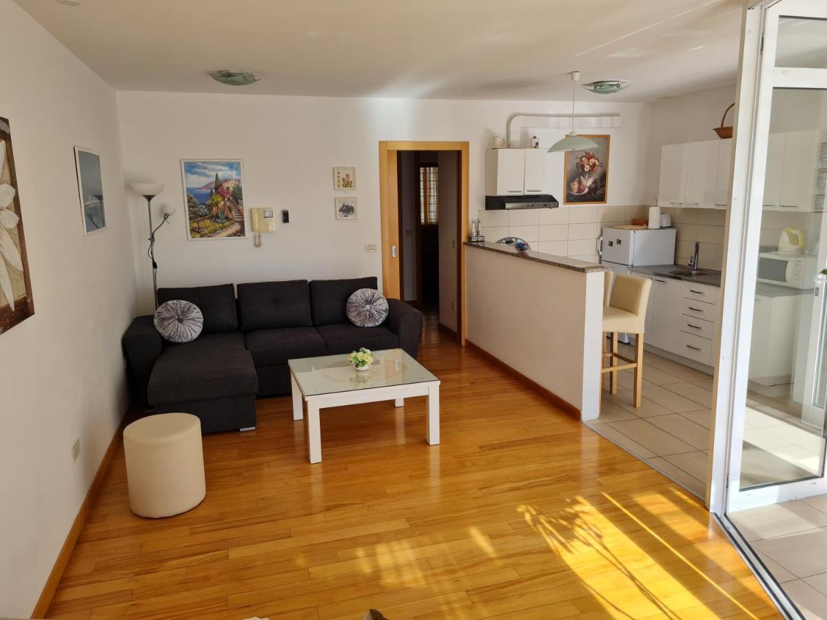White Towers Residences No. 8 扎达尔 外观 照片